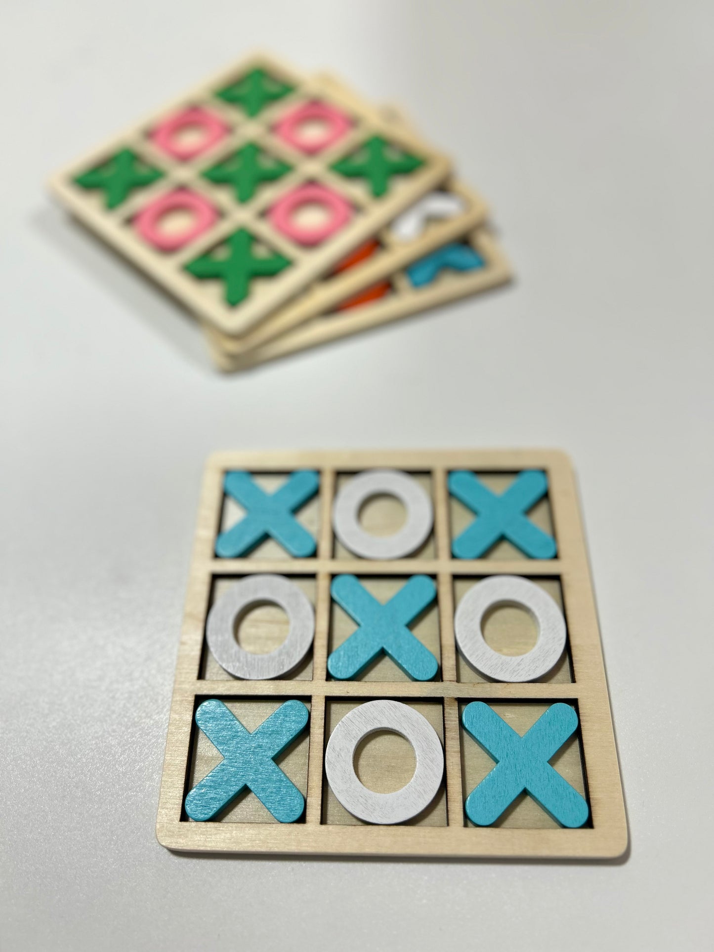 Lesena igra Križci in Krožci