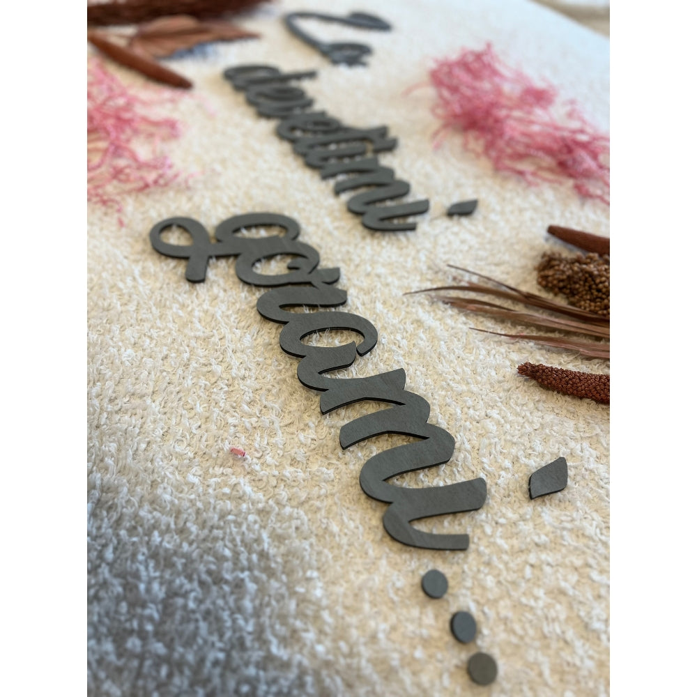 Stenski napis "za devetimi gorami..."