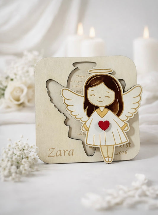 Unikatna lesena čestitka za krst z angelčkom - personalizirana, dvoslojna in ročno barvana